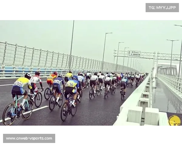 自行车公路赛跨境进行,选手穿行港珠澳大桥 自行车公路赛跨境进行,选手穿行港珠澳大桥